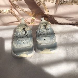 Silver nike air max Thea